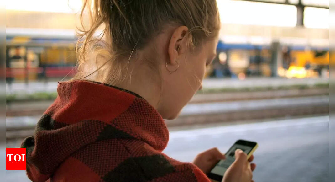Want a younger and sharper brain? This one phone hack can help